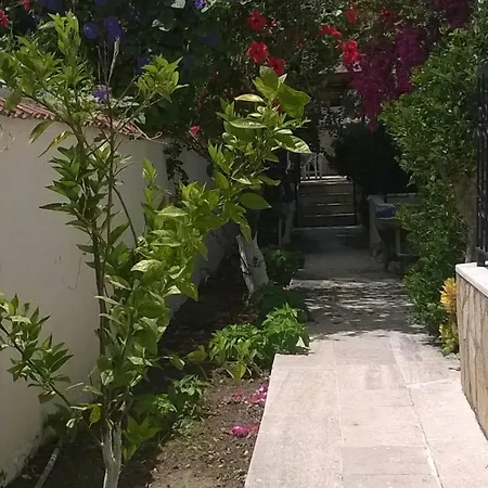Garden-view Διαμέρισμα
